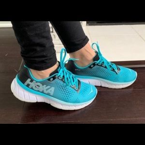 Like New!! Hola One One Cavu sneakers.Sz.7.5